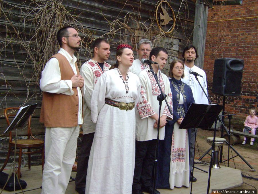 Византийское хоровое пение исполняется всем составом ансамбля Рыбинск, Россия