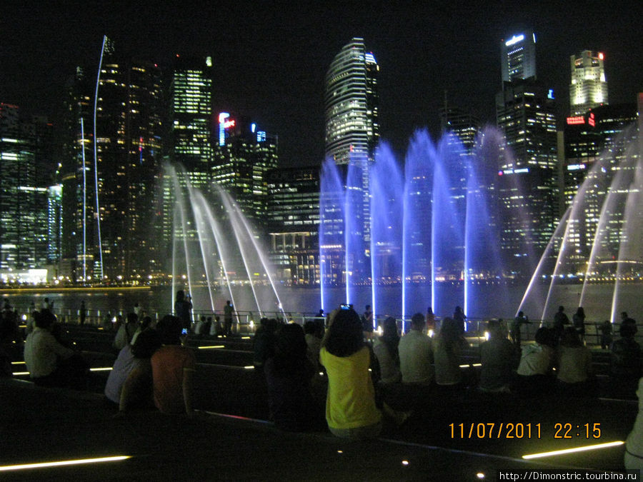 Ежевечернее шоу возле Marina Bay Сингапур (город-государство)