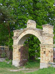 ворота на старинный сельский погост XVIII века