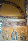Туркам следует отдать должное, что они при захвате Константинополя, не разрушили храма и даже настенную роспись не изуродовали, а всего лишь покрыли слоем краски.