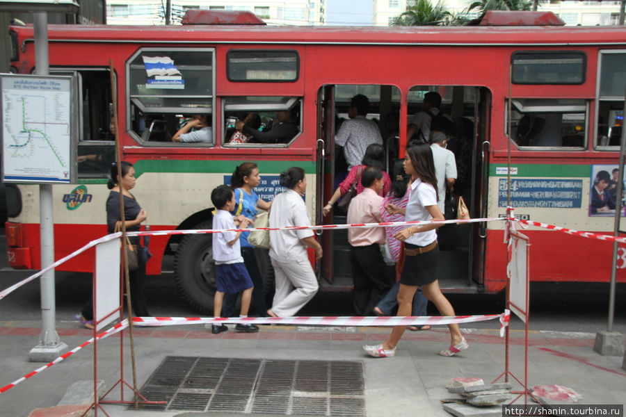 Посадка в автобус Бангкок, Таиланд