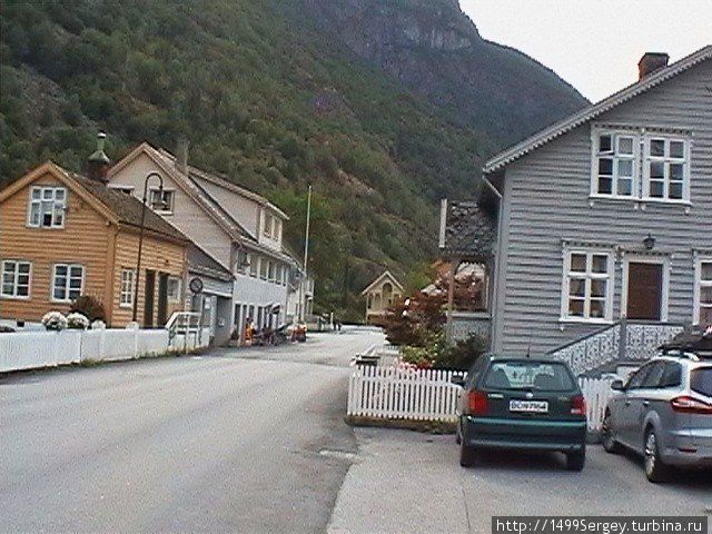 Городок на берегу Лардальсфьорда Лардаль, Норвегия