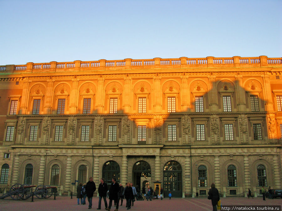 Немного солнца в холодной воде Стокгольма Стокгольм, Швеция Немного солнца в холодной воде Стокгольма Стокгольм, Швеция