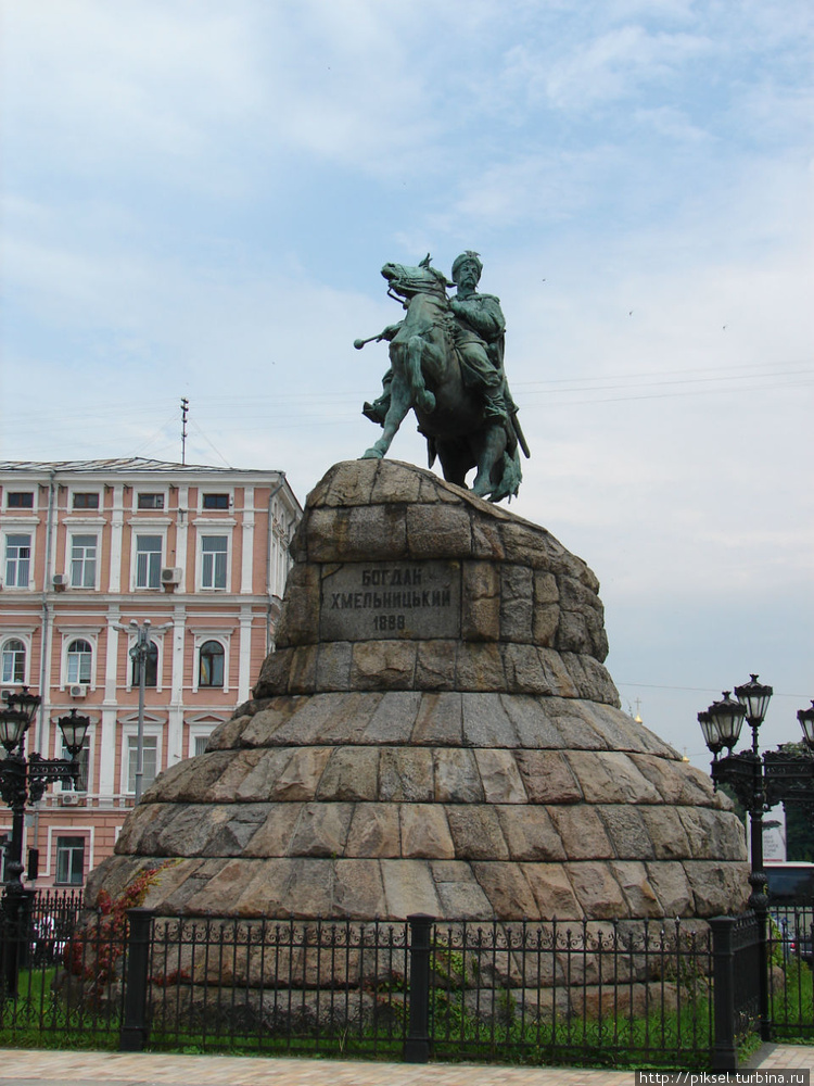 Памятник  Богдану Хмельни