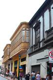 Балконы-шкатулки хороши, как везде в Лиме