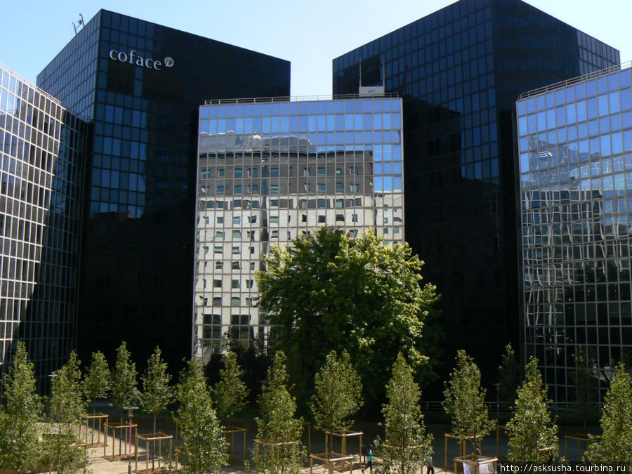 К концу XX века район Дефанс стал символом современного Парижа, а в стеклянных офисах поселились всемирно известные компании. Париж, Франция