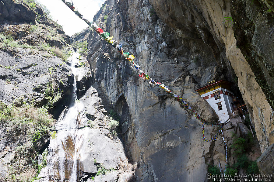 Пещера медитации Еше Цогьял, жены Гуру Ринпоче Бутан