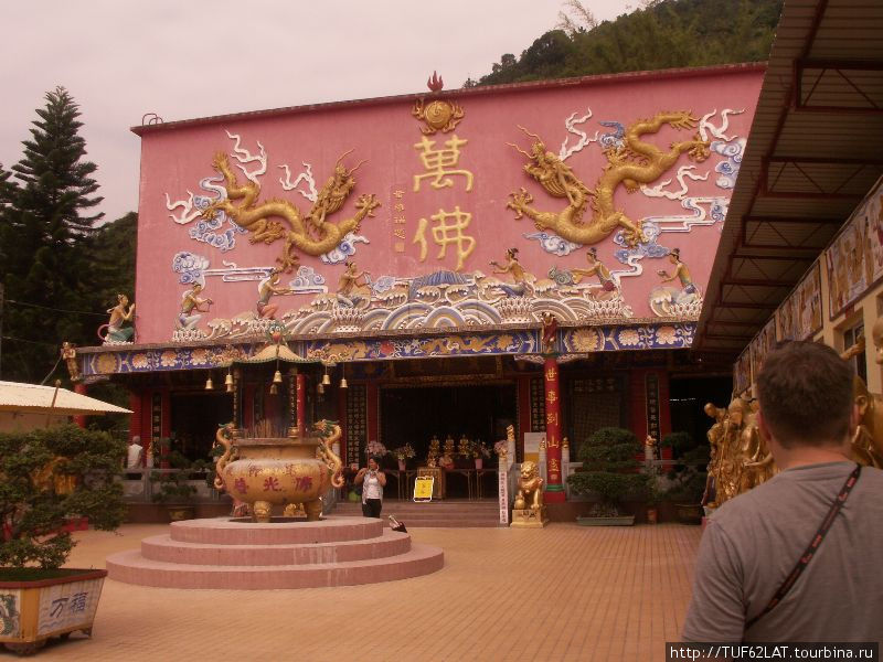 Храм десяти тысяч Будд Ша-Тин, Гонконг