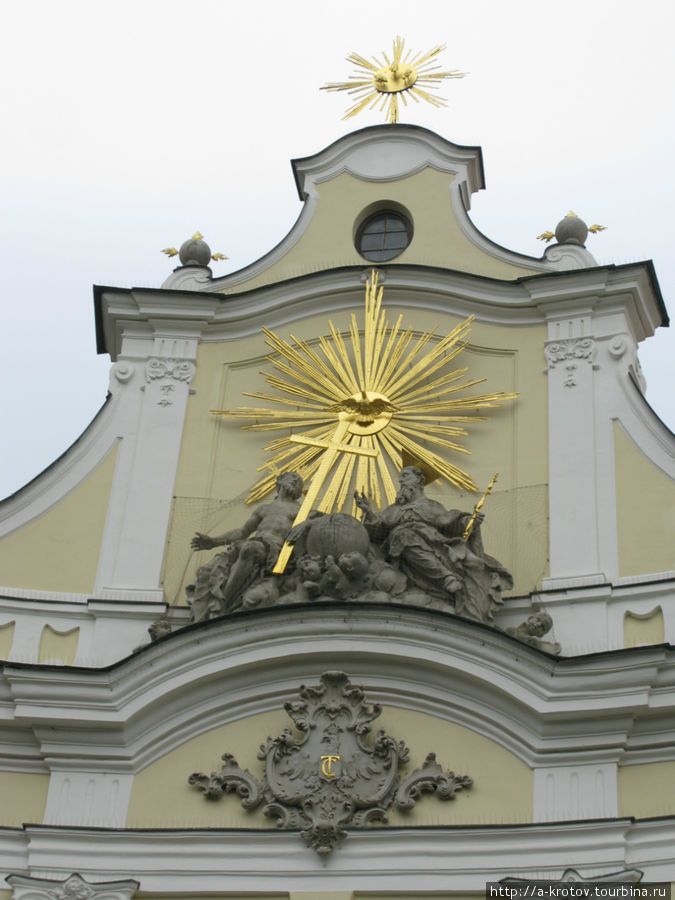 В другом месте — опять Памятник Богу (троичному) Брно, Чехия