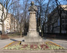 Памятник Н. Гоголю.
