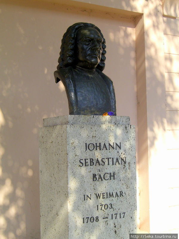 Памятник И.С. Баху Веймар, Германия