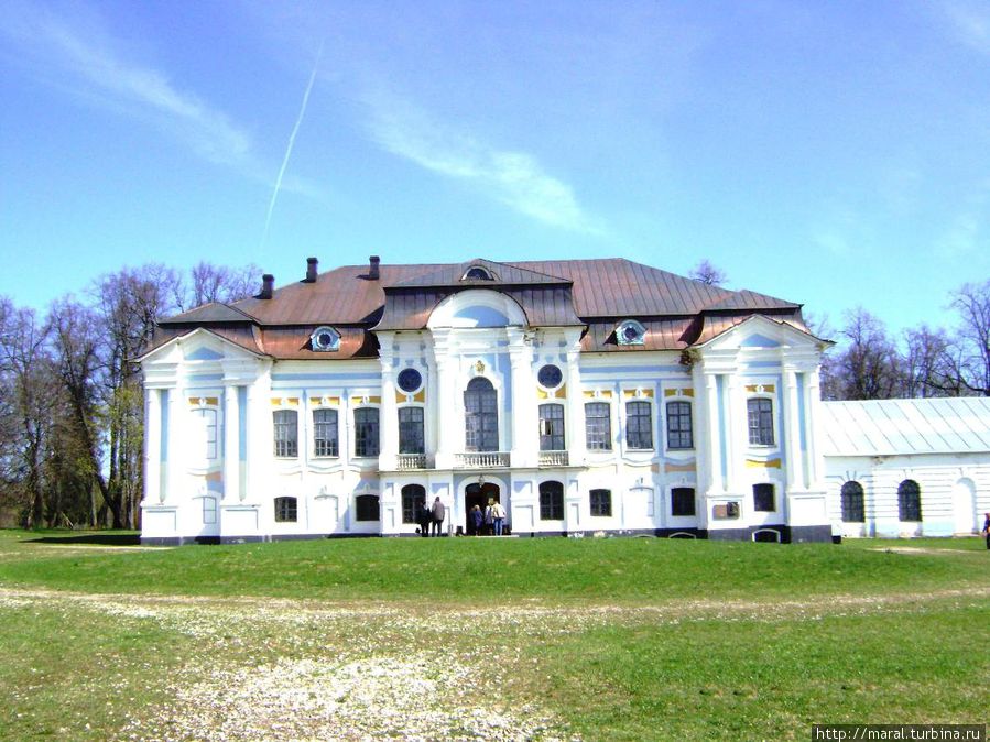 Парадный фасад дома-дворца Хмелиты Хмелита, Россия