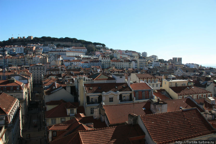 Лиссабон.
Вид с подъемника Санта Жуста
