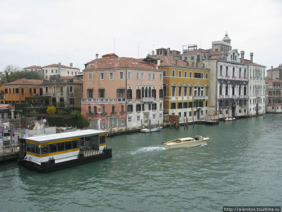 Автобусная морская остановка Венеция, Италия
