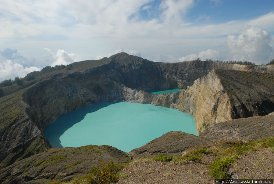 Флорес, три озера на вершине вулкана Остров Флорес, Индонезия