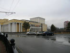 Дом Офицеров — слева от Комсомольской площади.