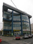 Современное здание на ул. Люсиновской. Переходим улицу и движемся в сторону Даниловского рынка.