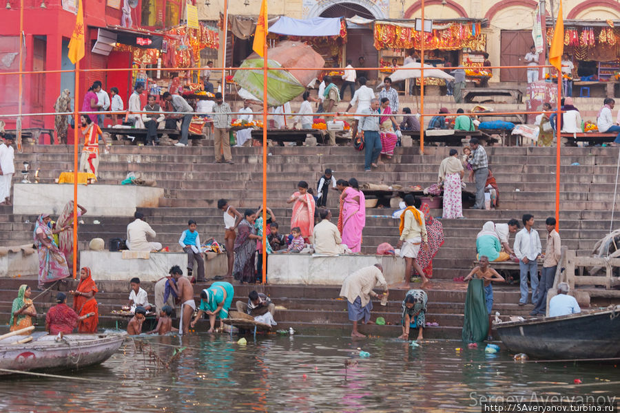 Омовения Варанаси, Индия Омовения Варанаси, Индия