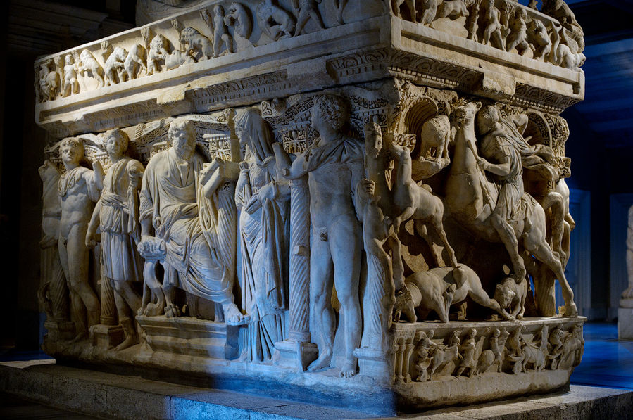 Далее идет огромное множество саркофагов римского периода. Они прекрсны! Их много! Вот несколько из самых понравившихся. Стамбул, Турция