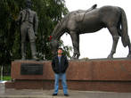 Памятник Батюшкову и его коню