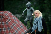 Самая известная скульптура парка — Сердитый малыш. Разошелся на открытки и магнитики, как один из символов Осло.
