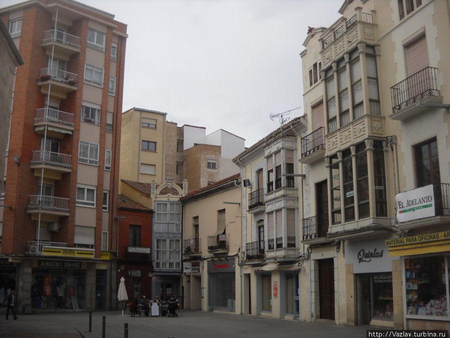 Мал мала меньше... Самора, Испания Мал мала меньше... Самора, Испания