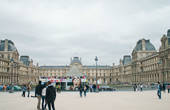 Иногда кажется. что в Лувре мог бы уместиться весь средневековый Париж. Дворец прямо по-азиатски гипермасштабен и несоразмерен человеку.