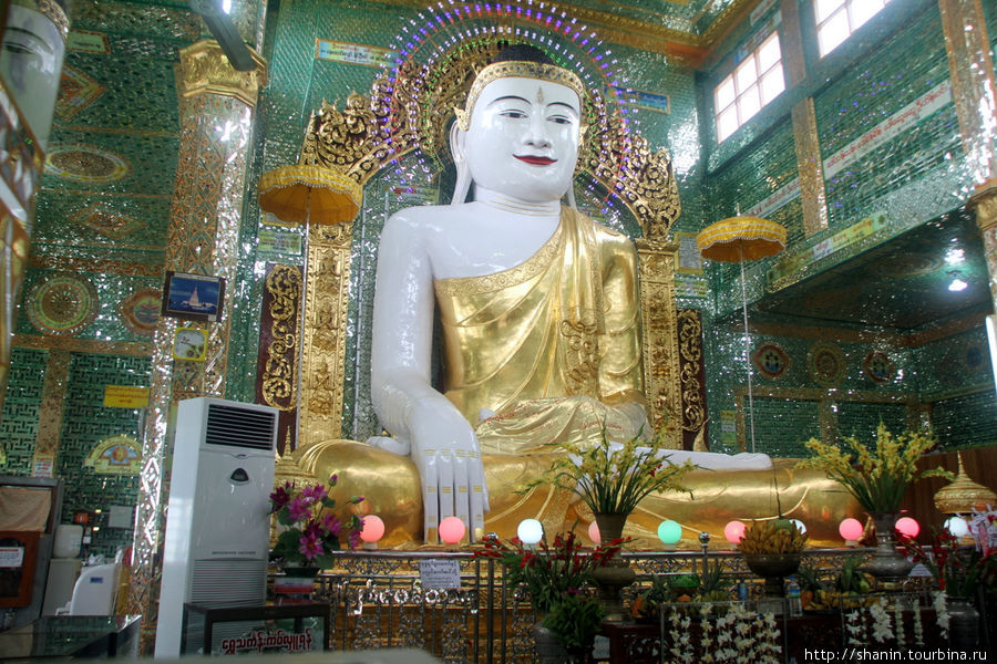 Будда в пагоде Сун У Понья Шин Сагайн, Мьянма