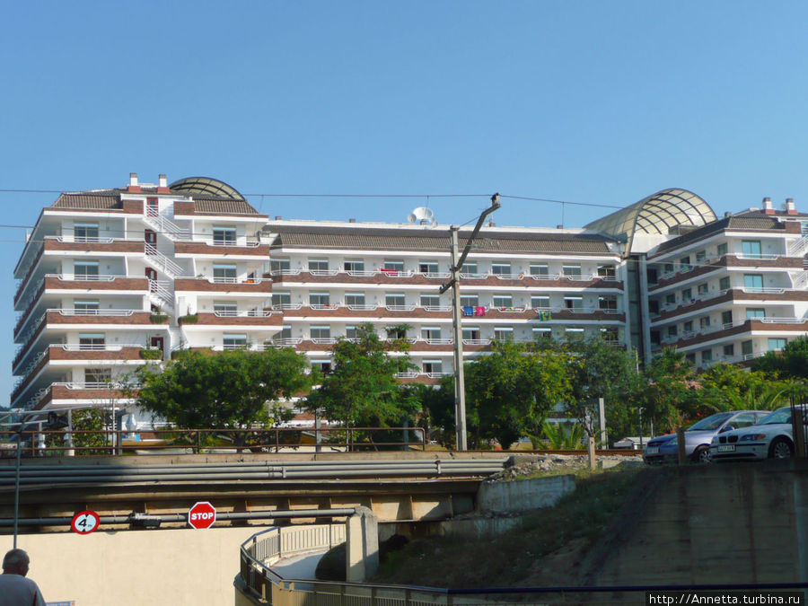 Отель Indalo Park, фото по дороге с пляжа. Санта-Сусанна, Испания