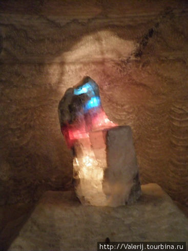 Разноцветные кристаллы соли. Соледар, Украина