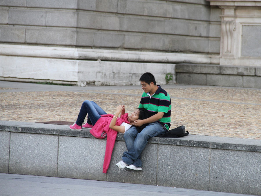 Двое. А может это любовь? Двое. А может это любовь?