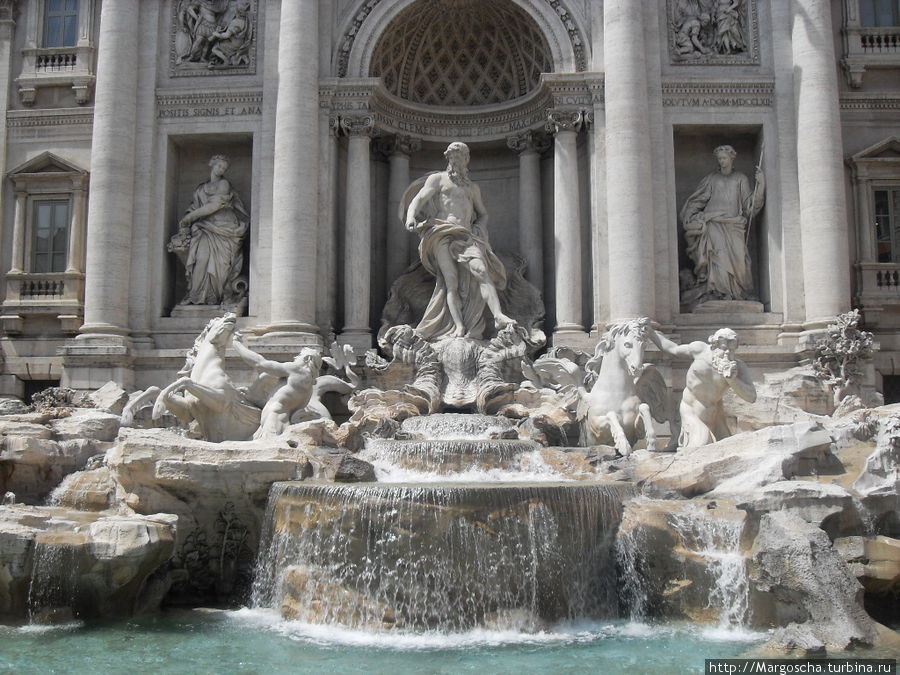 Самый крупный и самый красивый фонтан Рима -фонтан Треви. Рим, Италия