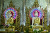 Два Будды в храме