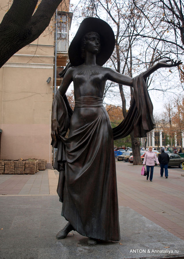 Памятник Веры Холодной. Одесса, Украина