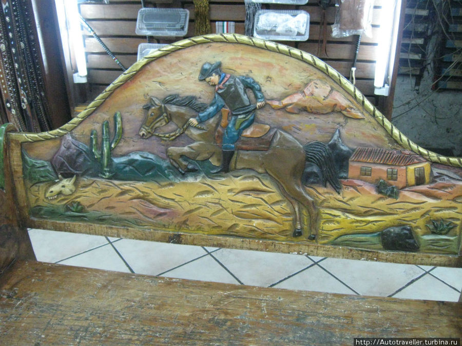 Это такие скамейки-картины для отдыха на площади Гарибальди. Мексиканцы превратили обычные городские скамейки в произведения искусства. Нигде в другом городе не видел такое большое их разнообразие по стилю, форме и оригинальности воплощения. Это такие скамейки-картины для отдыха на площади Гарибальди. Мексиканцы превратили обычные городские скамейки в произведения искусства. Нигде в другом городе не видел такое большое их разнообразие по стилю, форме и оригинальности воплощения.