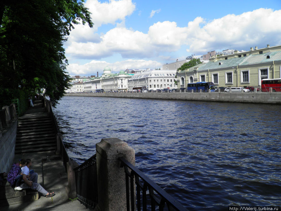 река Фонтанка омывает границы Летнего сада Санкт-Петербург, Россия