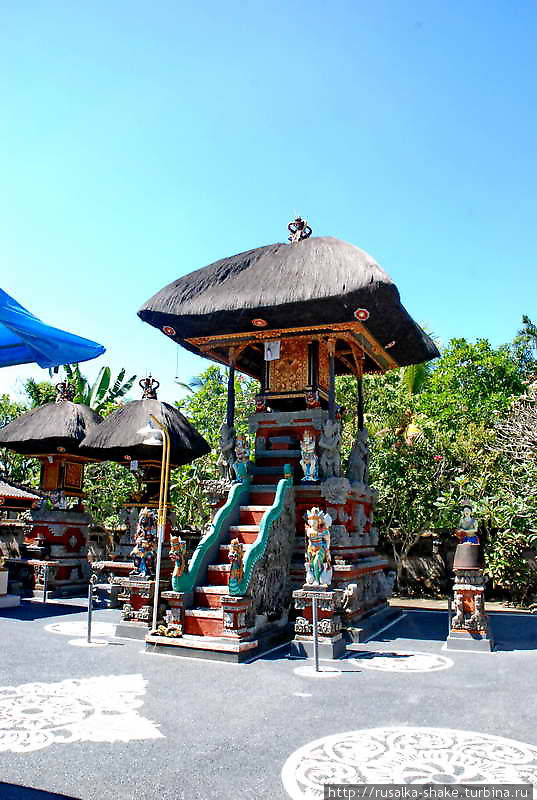 Бали — центр земли Мендойо, Индонезия
