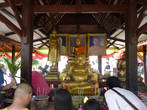Буддистский алтарь в храме Ват Сат Тхет Тен.
