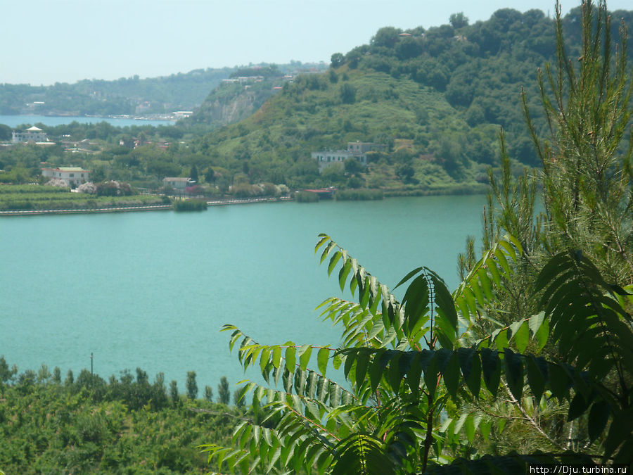 Озеро Averno-озеро лишенное птиц