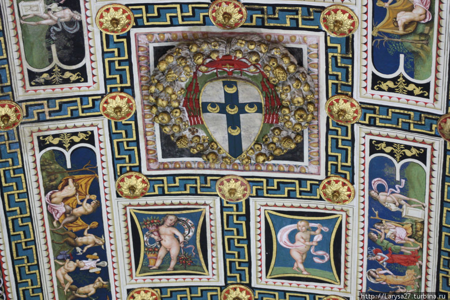 Потолок в Библиотеке Сиенского собора Сиена, Италия