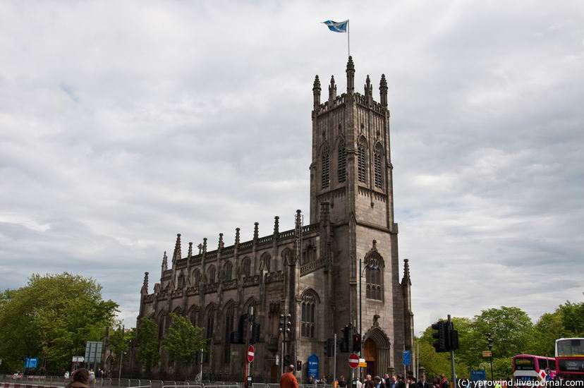 Вот этот вот замок с башней, на самом деле церковь св. Иоанна Евангелиста, принадлежит она Шотландской епископальной Церкви. Данная деноминация принадлежит к Англиканской Церкви, но имеет свое самоуправление. Эдинбург, Великобритания