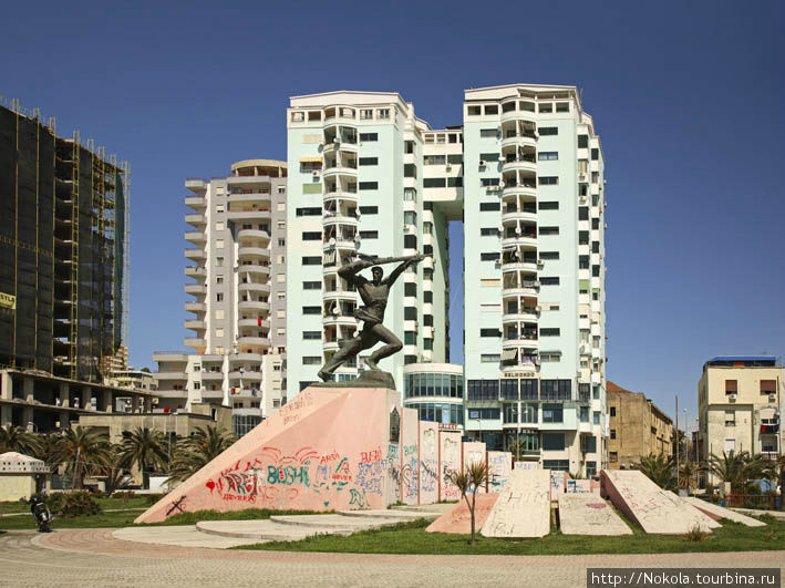 Памятник неизвестному солдату Дуррес, Албания