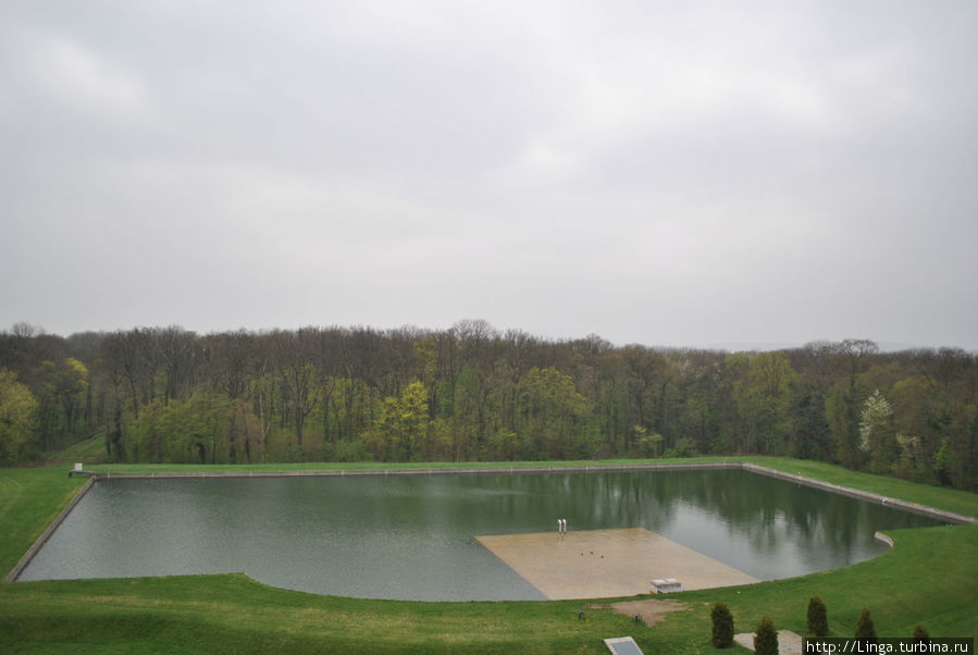 Вид со смотровой площадки Глориетты на продолжение парка, туда, где находится фазанья ферма. Вена, Австрия