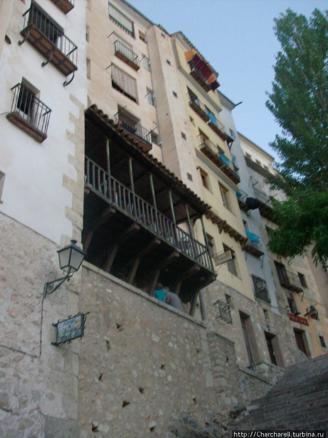 Как я говорила ранее, практически все дома в городе нависают над скалами, хотя самых известных всего три, они же и самые старые. Куэнка, Испания