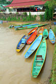 Лодки для туристов на реке Нам Сонг
