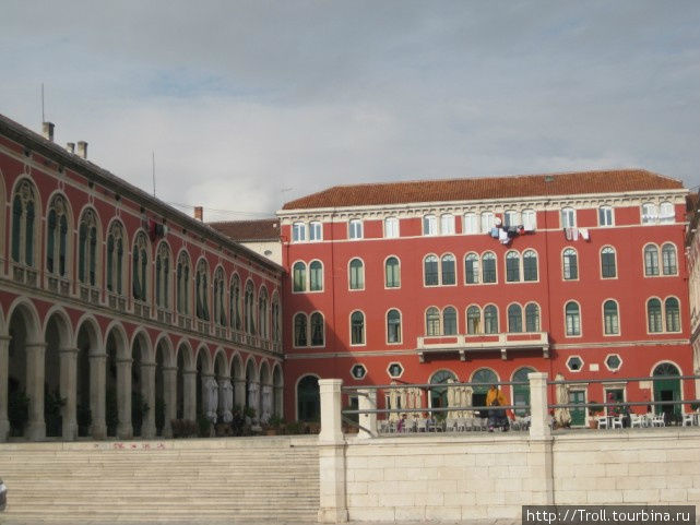 Площадь Республики — еще одно место с итальянскими мотивами Сплит, Хорватия