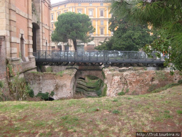 Фрагмент крепостного рва Болонья, Италия