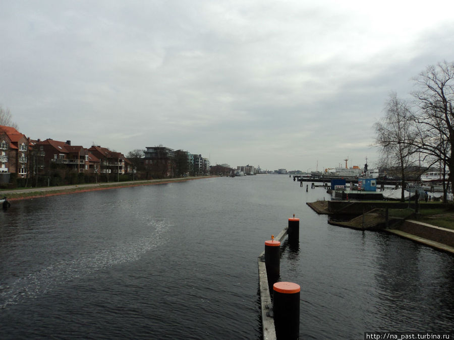   . ,    Deichbrücke