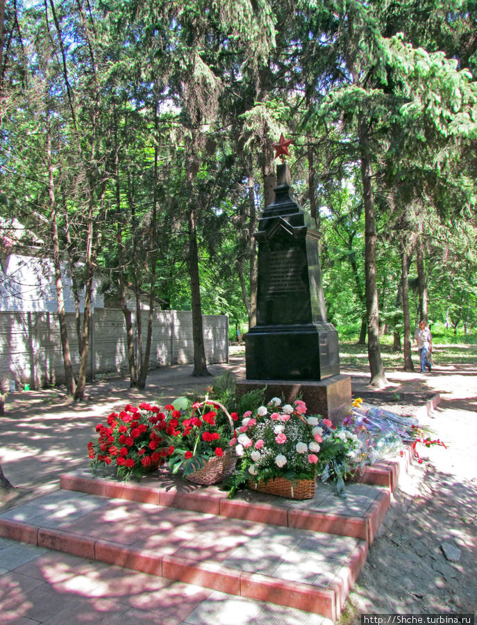 и собственно — обелиск Рогань, Украина