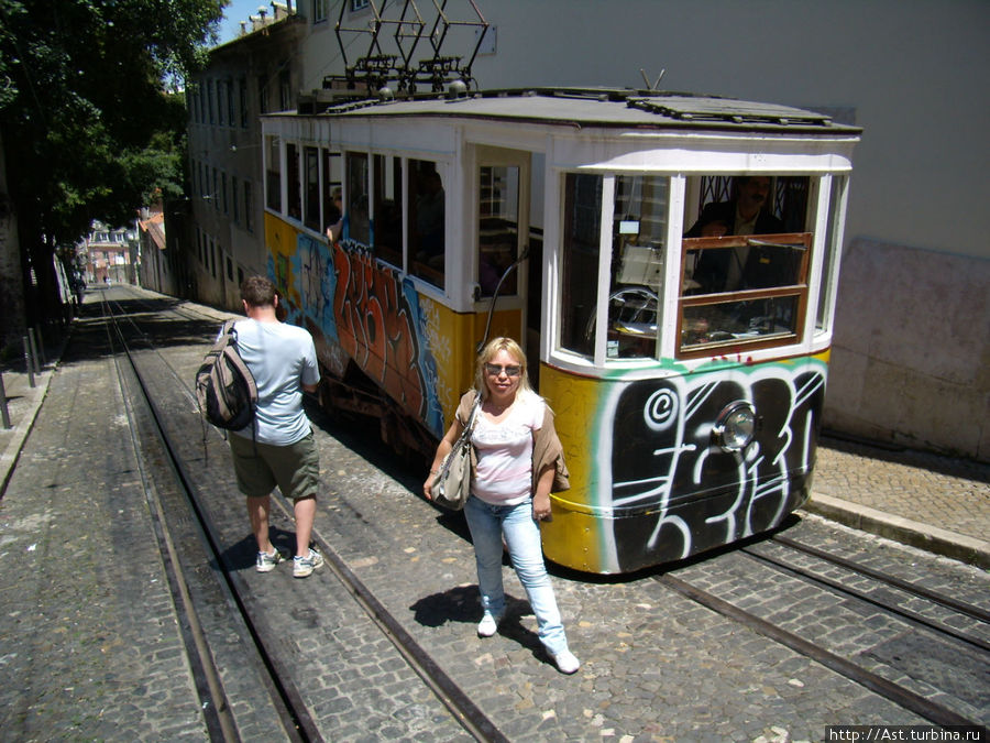 По Лиссабону в поиске исторических мест с магазинами Лиссабон, Португалия